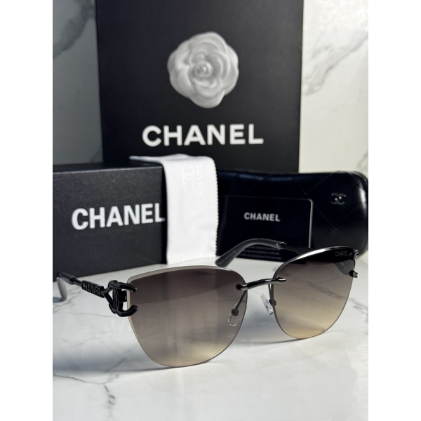 Lentes CHANEL — Ref. LF-L224-0078 con el packaging mostrado en la fotografía
