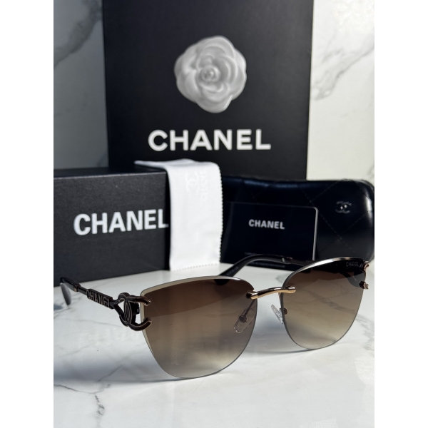 Lentes CHANEL — Ref. LF-L224-0079 con el packaging mostrado en la fotografía