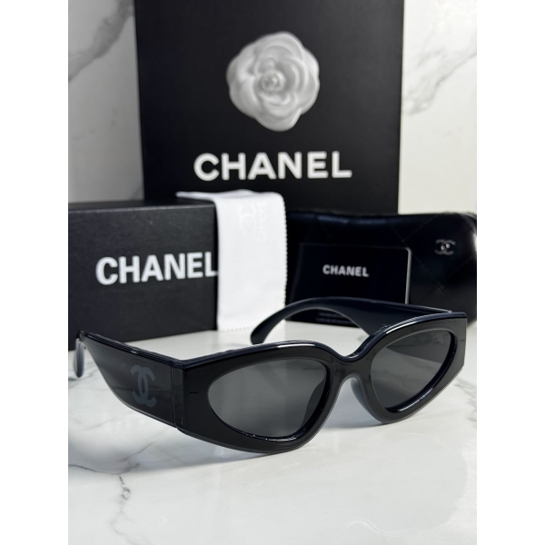 Lentes CHANEL — Ref. LF-L224-0084 con el packaging mostrado en la fotografía