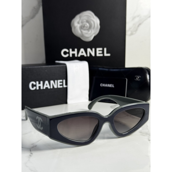 Lentes CHANEL — Ref. LF-L224-0086 con el packaging mostrado en la fotografía