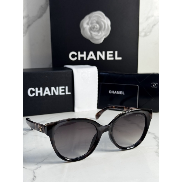 Lentes CHANEL — Ref. LF-L224-0095 con el packaging mostrado en la fotografía