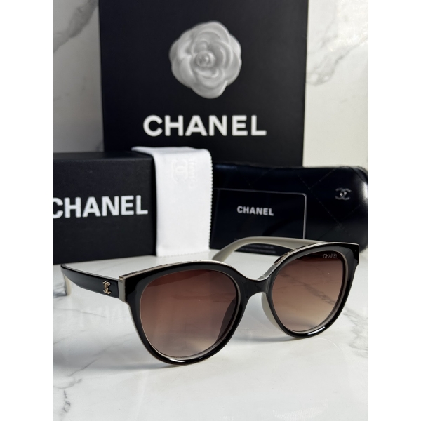 Lentes CHANEL — Ref. LF-L224-0099 con el packaging mostrado en la fotografía