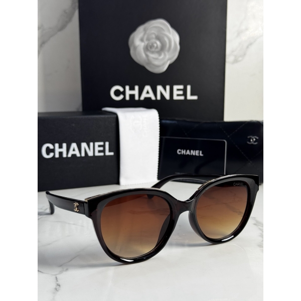 Lentes CHANEL — Ref. LF-L224-0101 con el packaging mostrado en la fotografía