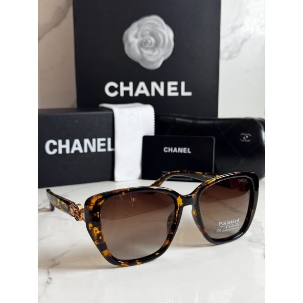 Lentes CHANEL — Ref. LF-L224-0102 con el packaging mostrado en la fotografía