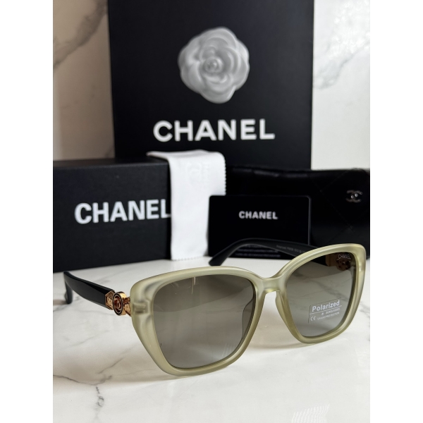 Lentes CHANEL — Ref. LF-L224-0105 con el packaging mostrado en la fotografía