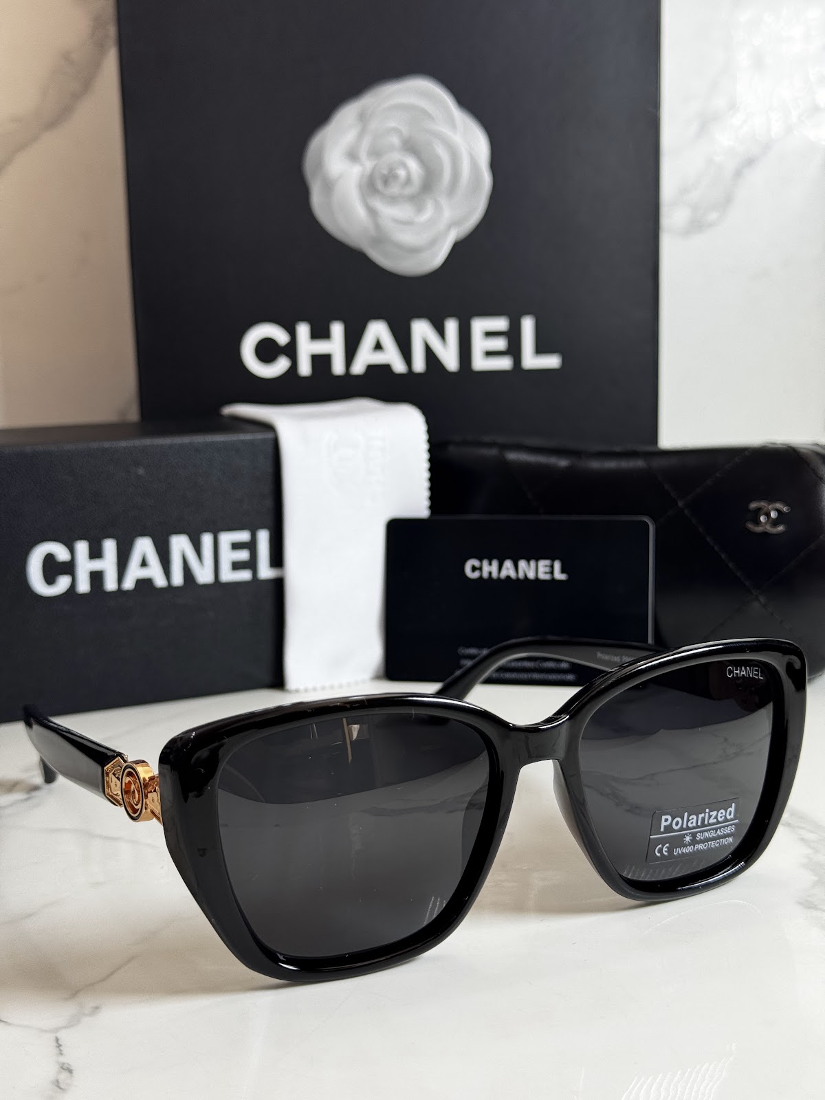 Lentes CHANEL — Ref. LF-L224-0107 con el packaging mostrado en la fotografía