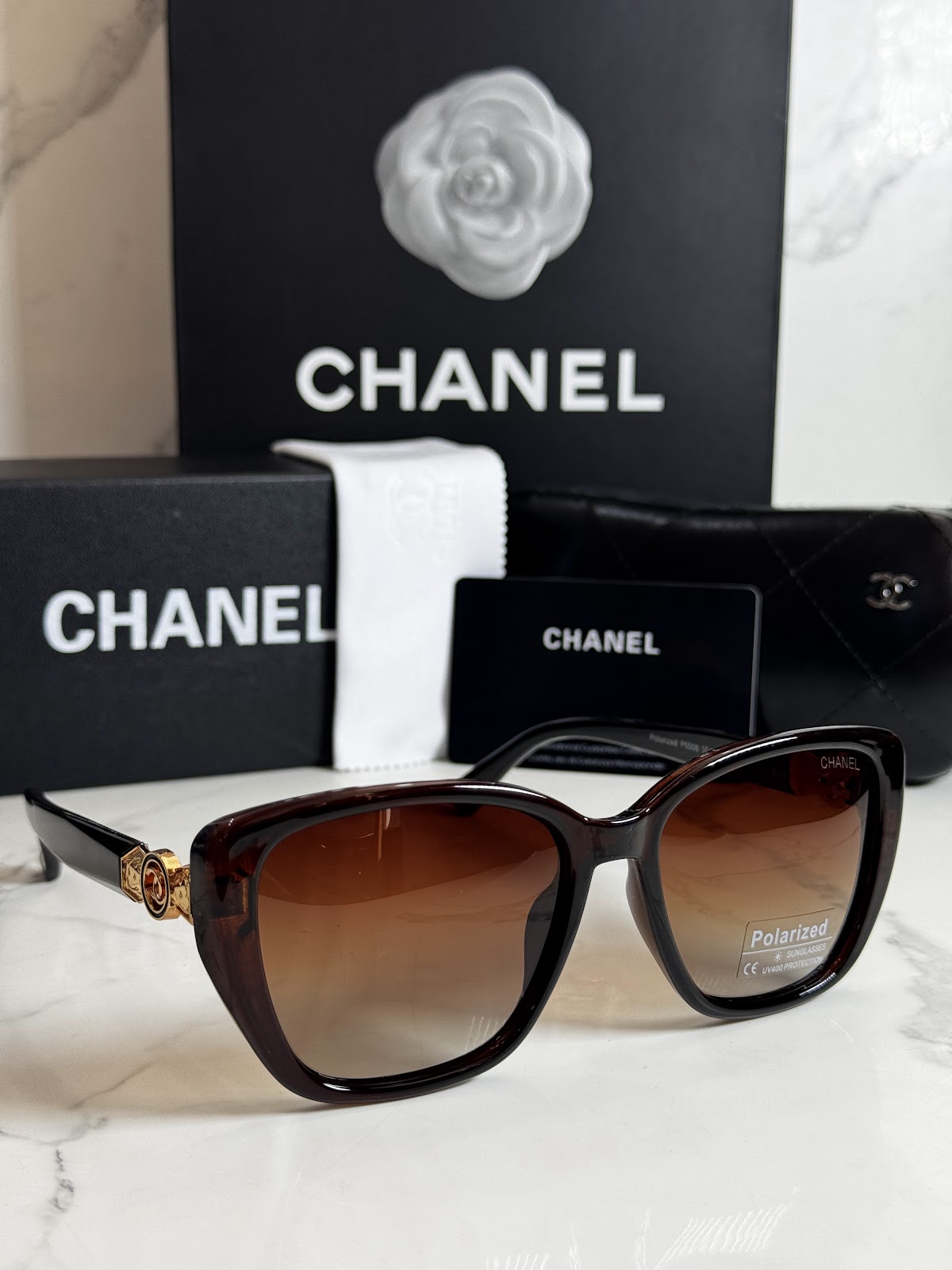 Lentes CHANEL — Ref. LF-L224-0108 con el packaging mostrado en la fotografía