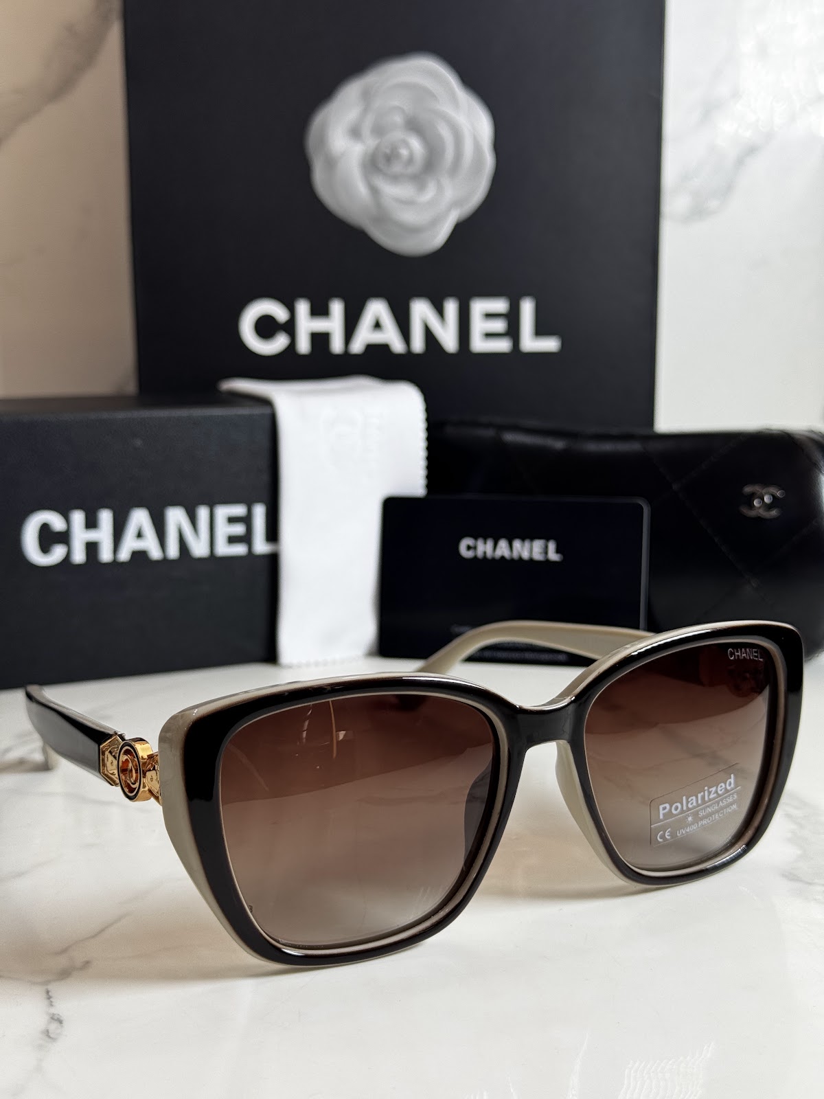 Lentes CHANEL — Ref. LF-L224-0109 con el packaging mostrado en la fotografía