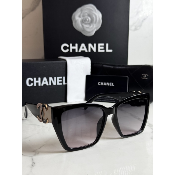 Lentes CHANEL — Ref. LF-L224-0111 con el packaging mostrado en la fotografía