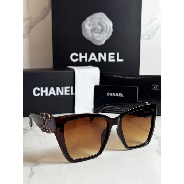 Lentes CHANEL — Ref. LF-L224-0117 con el packaging mostrado en la fotografía