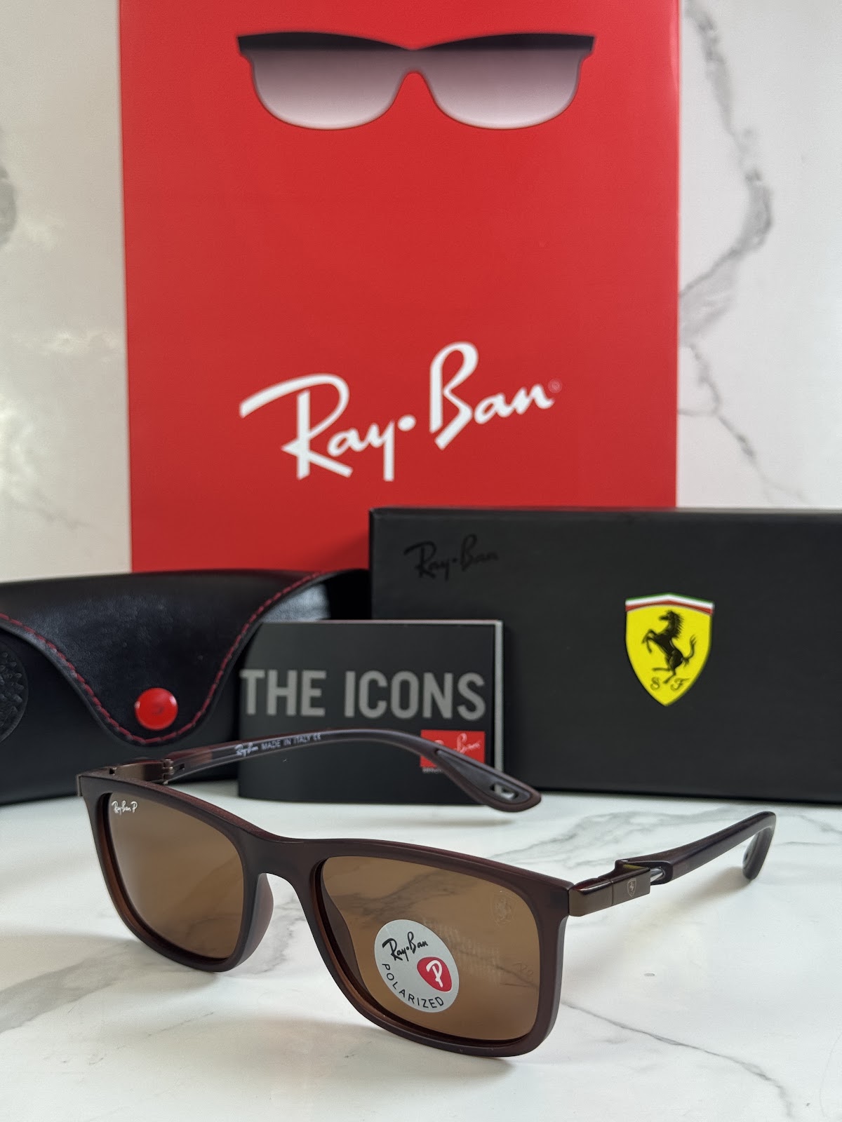 Lentes FERRARI — Ref. LF-L236-0007 con el packaging mostrado en la fotografía