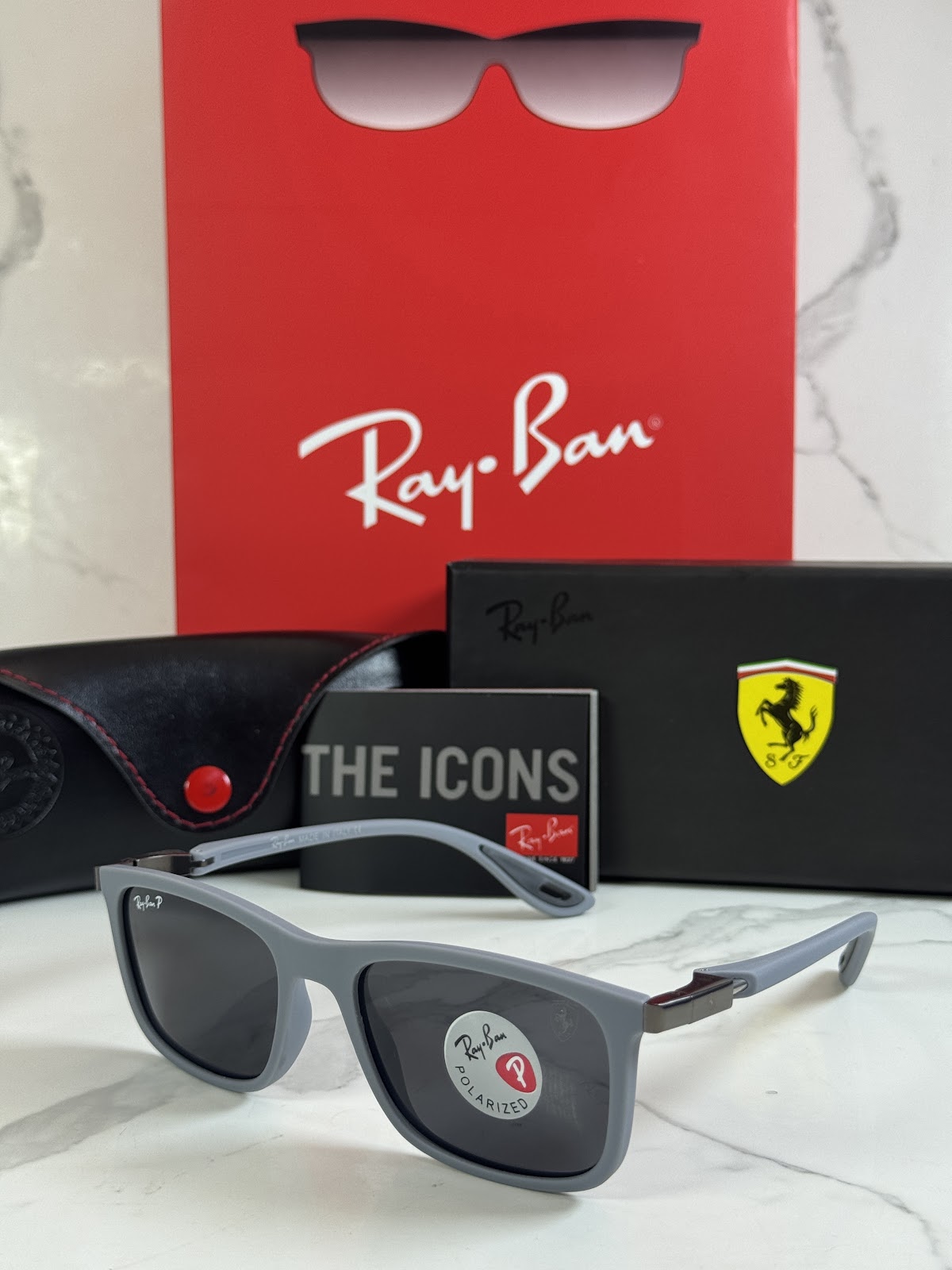 Lentes FERRARI — Ref. LF-L236-0008 con el packaging mostrado en la fotografía