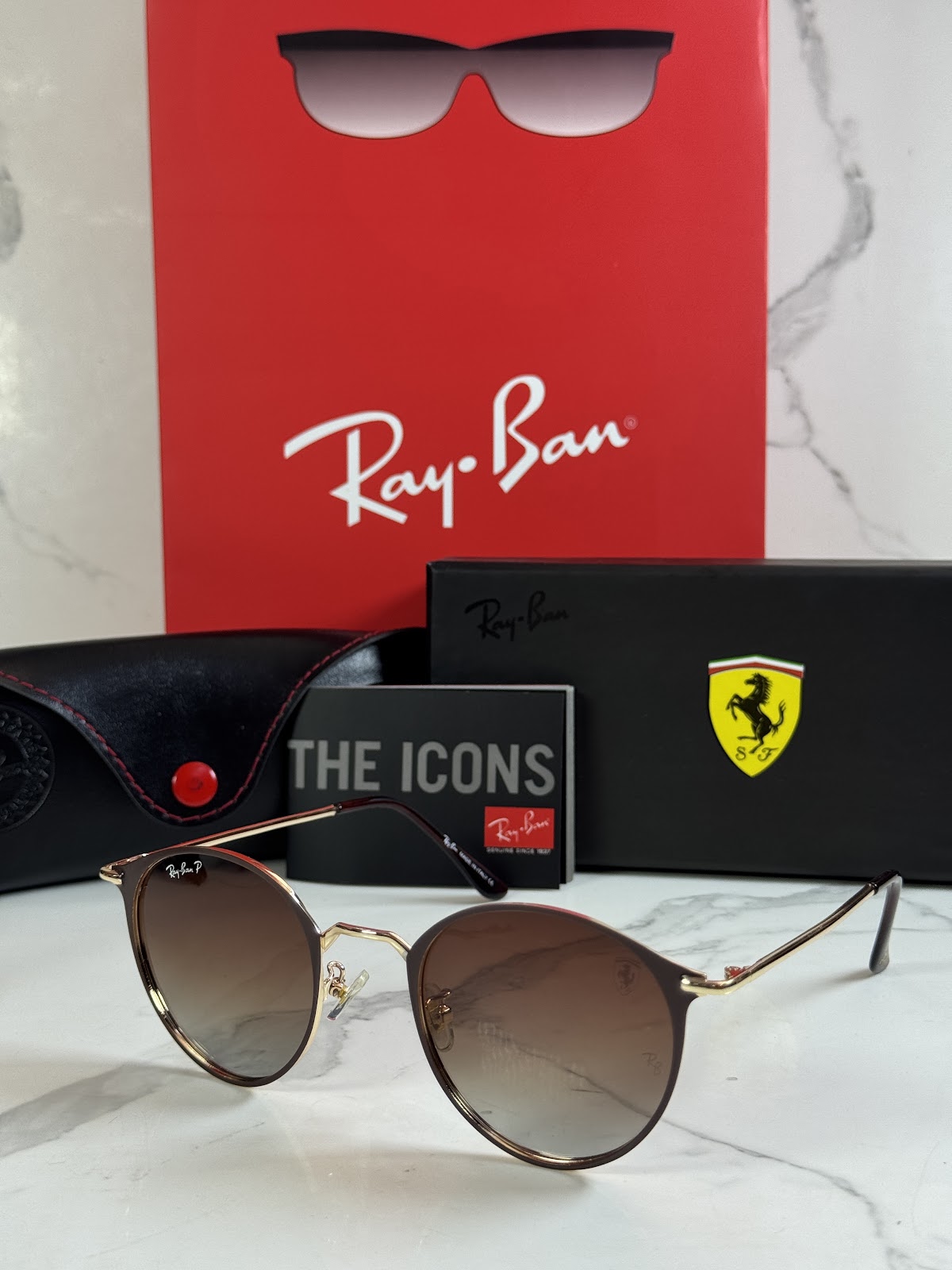 Lentes FERRARI — Ref. LF-L236-0012 con el packaging mostrado en la fotografía