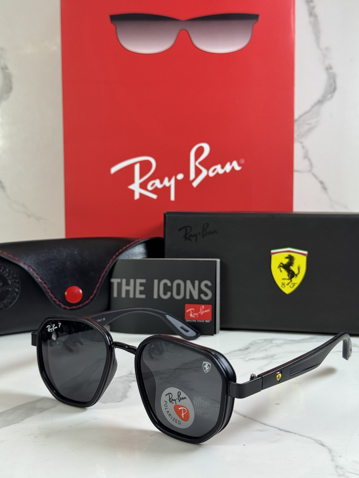 Lentes FERRARI — Ref. LF-L236-0017 con el packaging mostrado en la fotografía