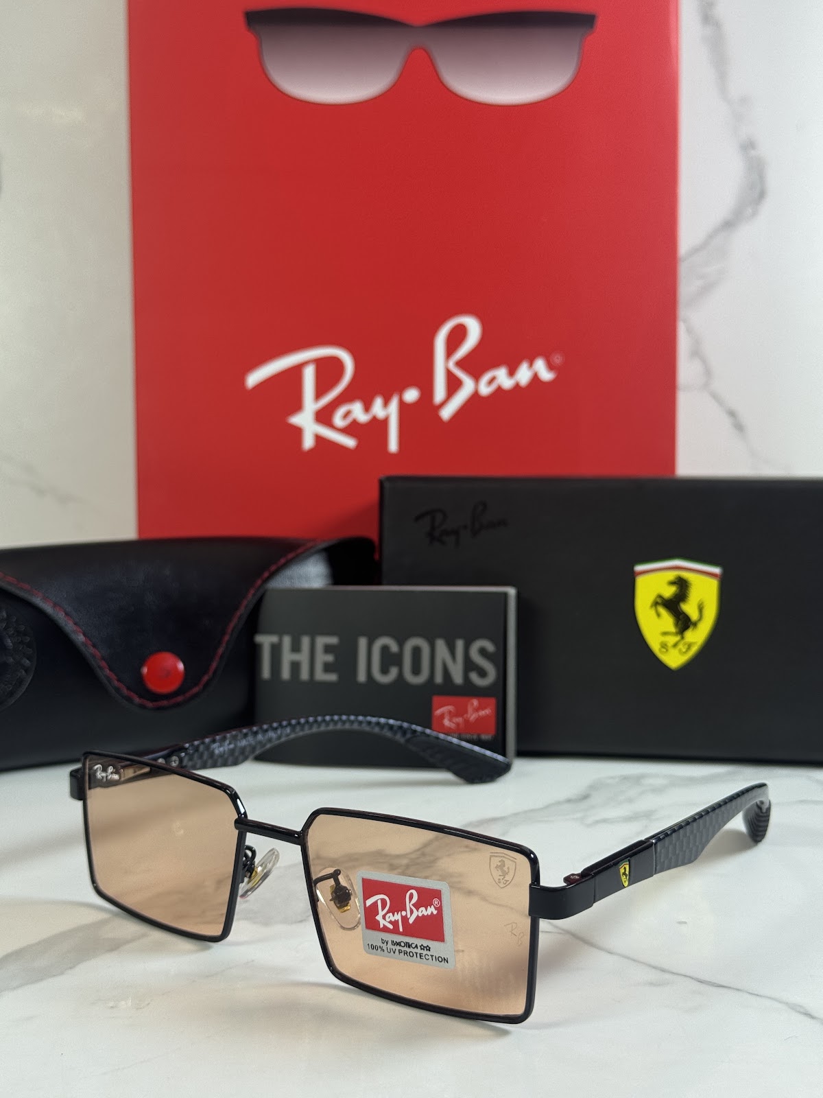 Lentes FERRARI — Ref. LF-L236-0032 con el packaging mostrado en la fotografía