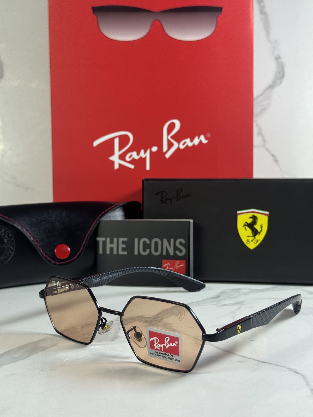 Lentes FERRARI — Ref. LF-L236-0042 con el packaging mostrado en la fotografía