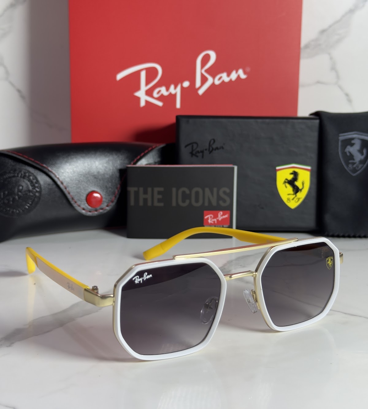 Lentes FERRARI — Ref. LF-L236-0048 con el packaging mostrado en la fotografía