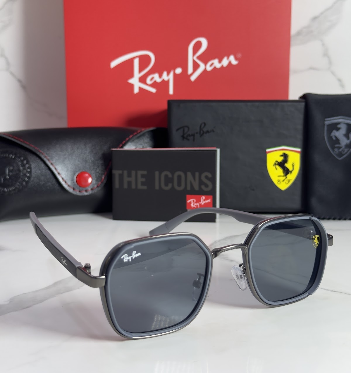Lentes FERRARI — Ref. LF-L236-0064 con el packaging mostrado en la fotografía