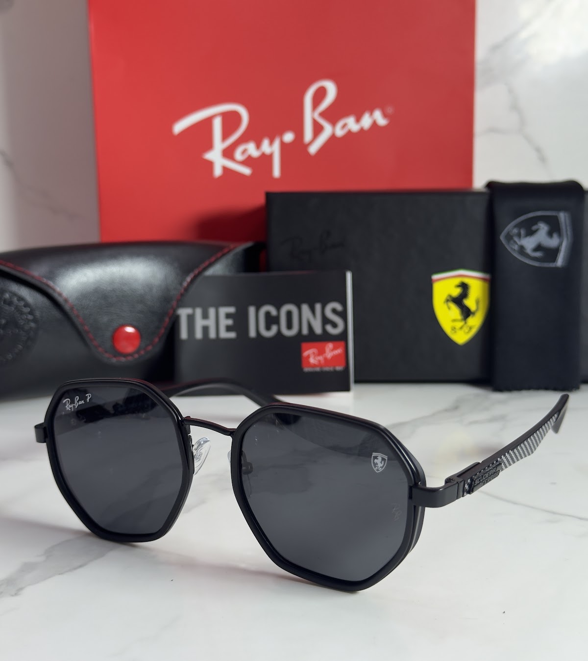 Lentes FERRARI — Ref. LF-L236-0088 con el packaging mostrado en la fotografía