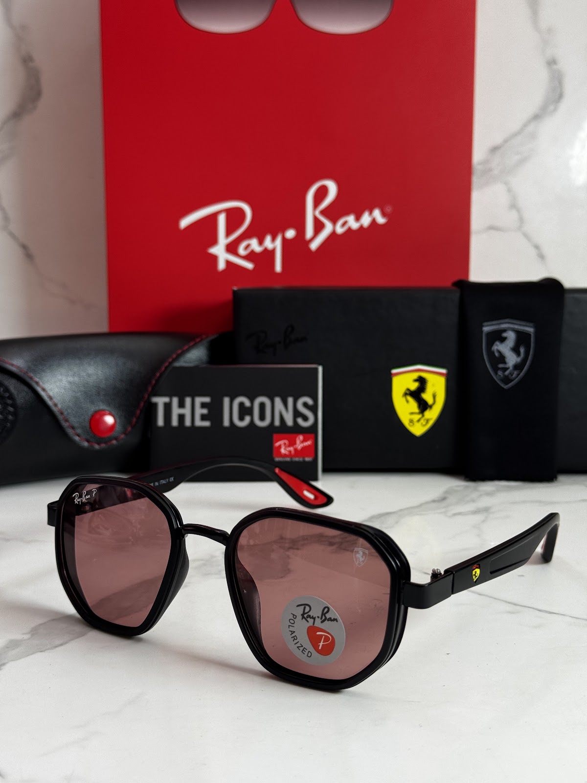 Lentes FERRARI — Ref. LF-L236-0092 con el packaging mostrado en la fotografía