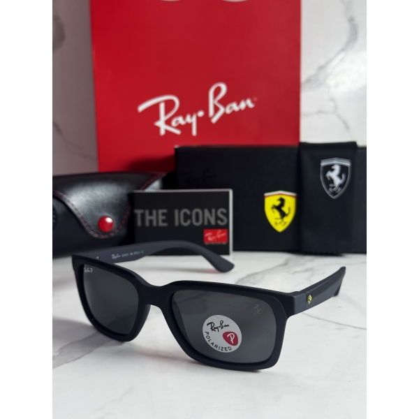 Lentes FERRARI — Ref. LF-L236-0102 con el packaging mostrado en la fotografía