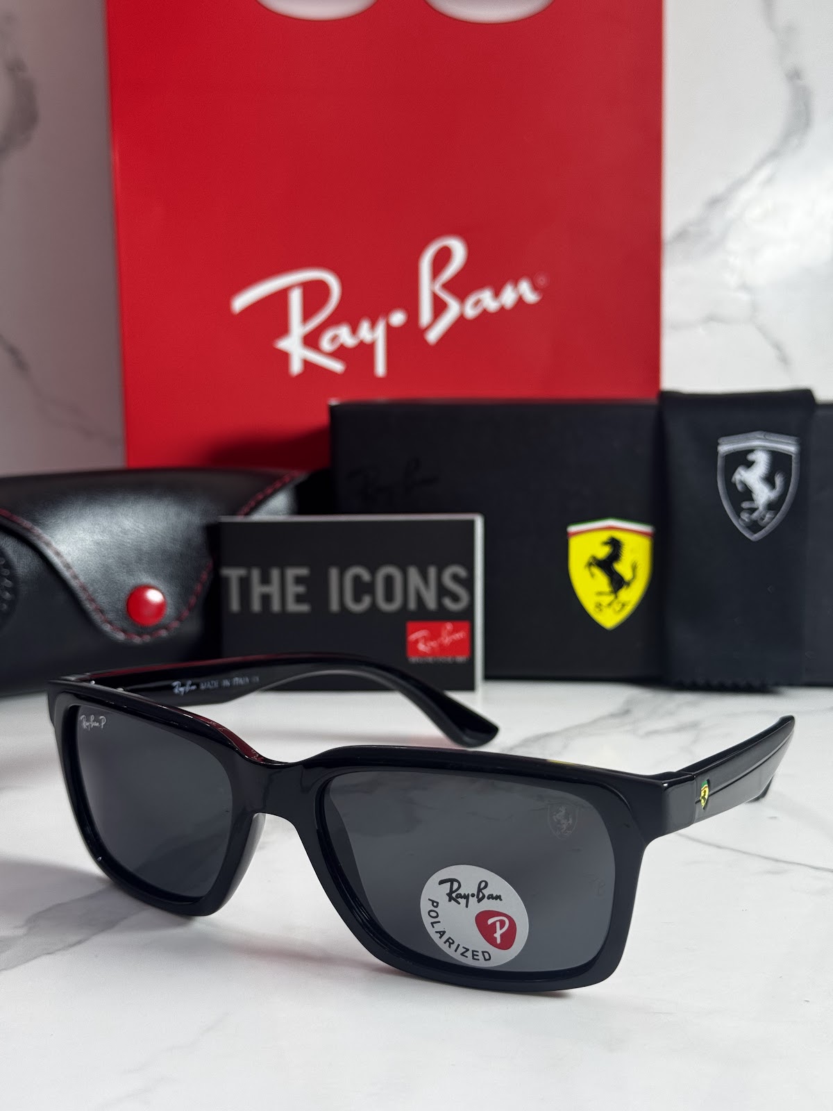 Lentes FERRARI — Ref. LF-L236-0105 con el packaging mostrado en la fotografía