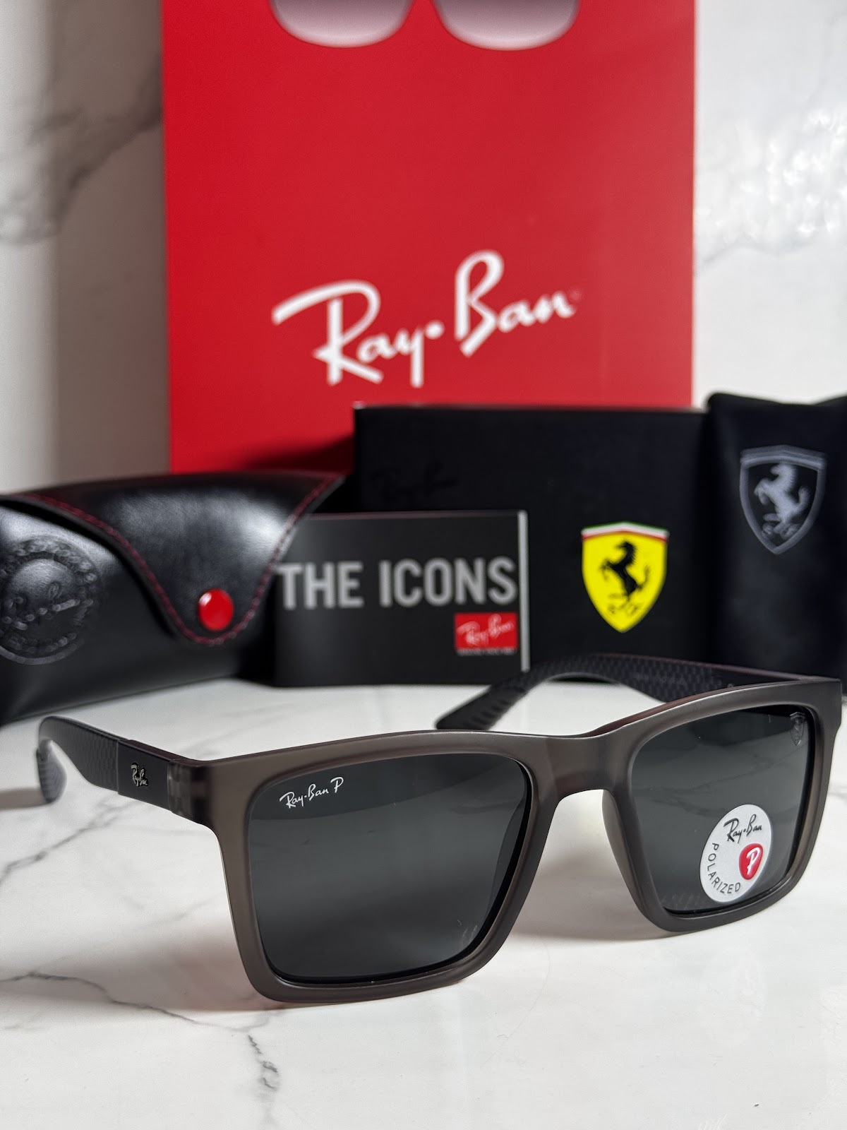 Lentes FERRARI — Ref. LF-L236-0107 con el packaging mostrado en la fotografía