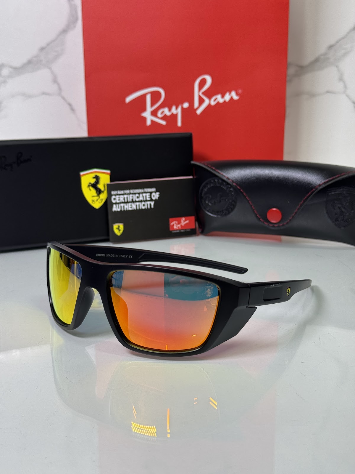 Lentes FERRARI — Ref. LF-L236-0133 con el packaging mostrado en la fotografía
