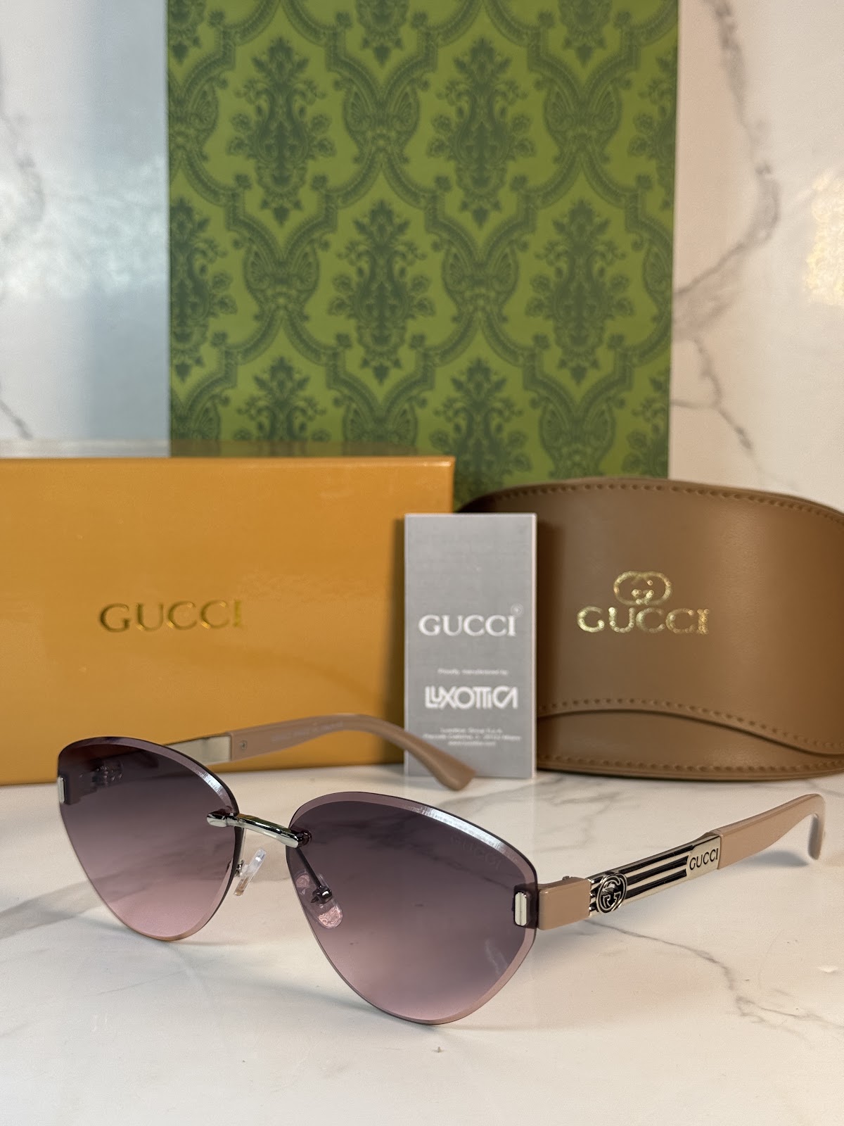 Lentes GUCCI — Ref. LF-L221-0003 con el packaging mostrado en la fotografía