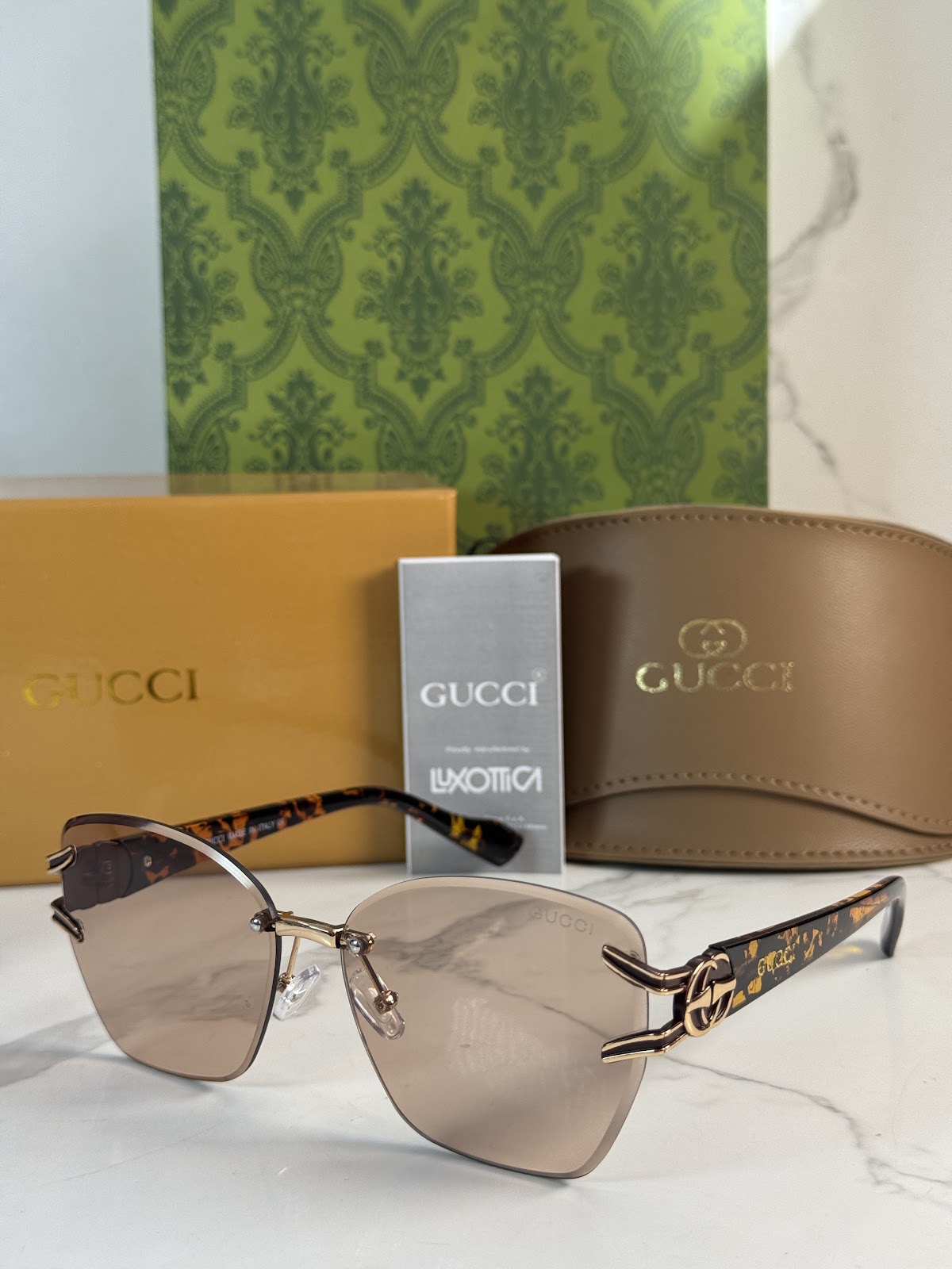 Lentes GUCCI — Ref. LF-L221-0013 con el packaging mostrado en la fotografía