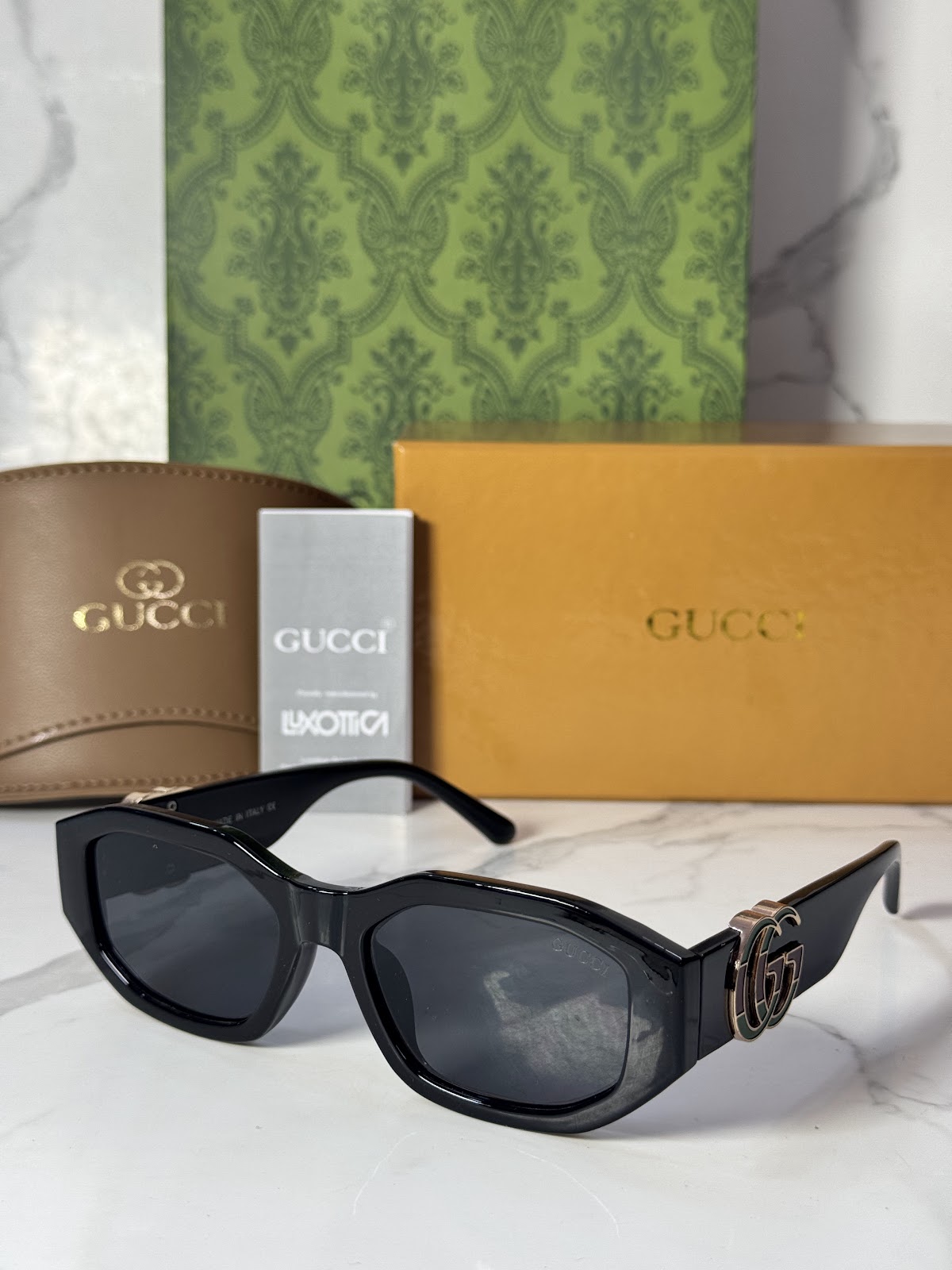 Lentes GUCCI — Ref. LF-L221-0027 con el packaging mostrado en la fotografía