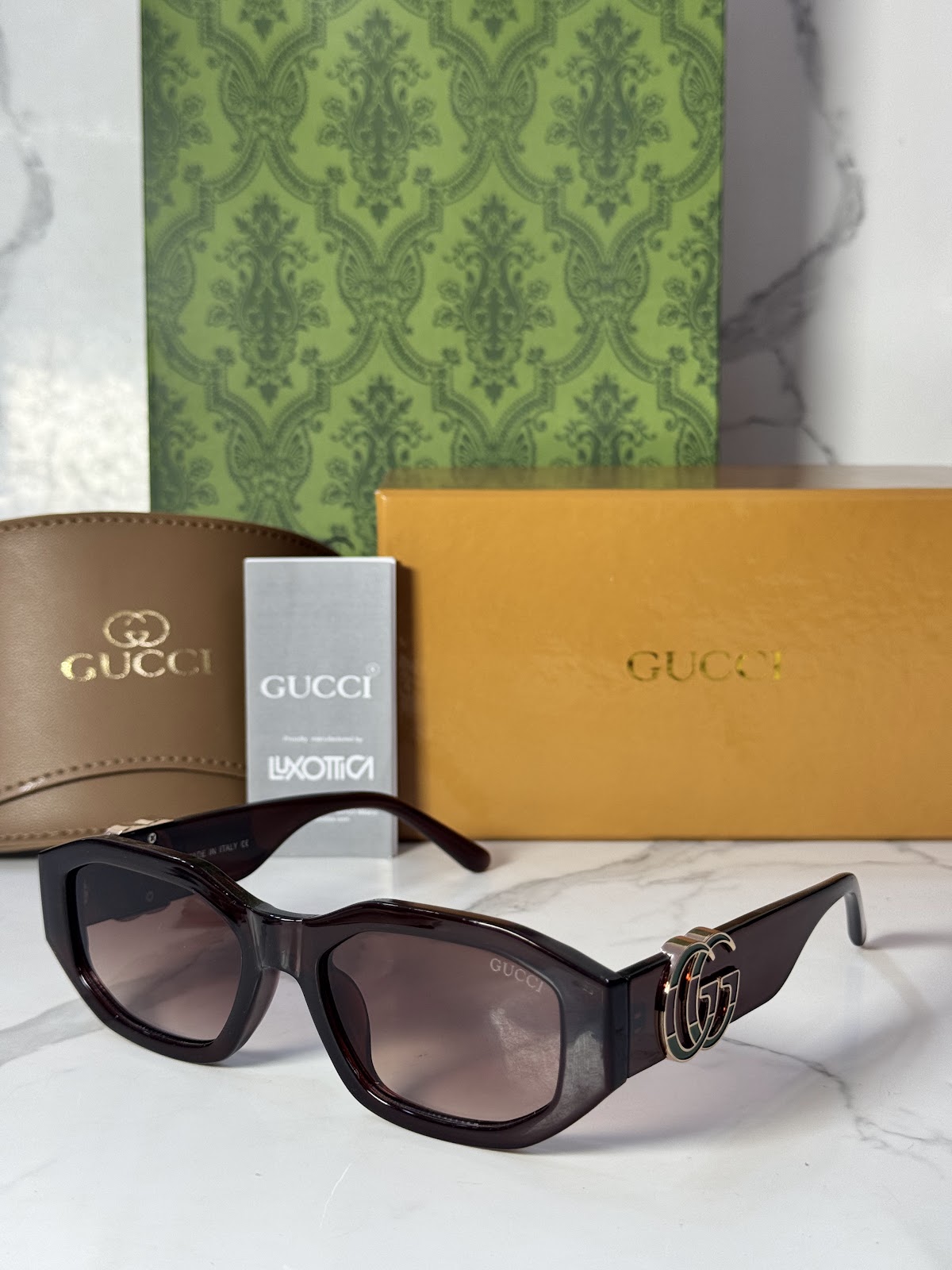 Lentes GUCCI — Ref. LF-L221-0028 con el packaging mostrado en la fotografía