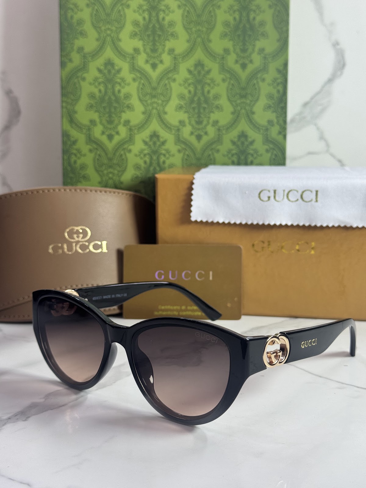 Lentes GUCCI — Ref. LF-L221-0034 con el packaging mostrado en la fotografía