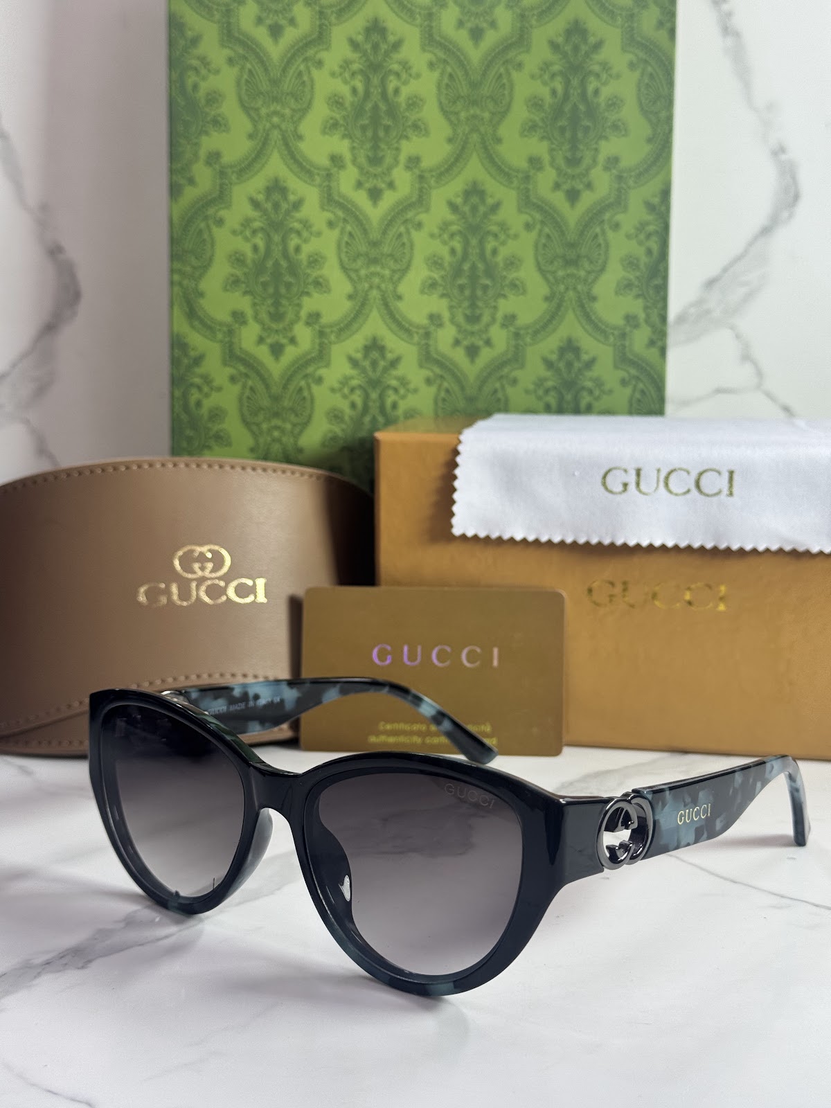 Lentes GUCCI — Ref. LF-L221-0035 con el packaging mostrado en la fotografía