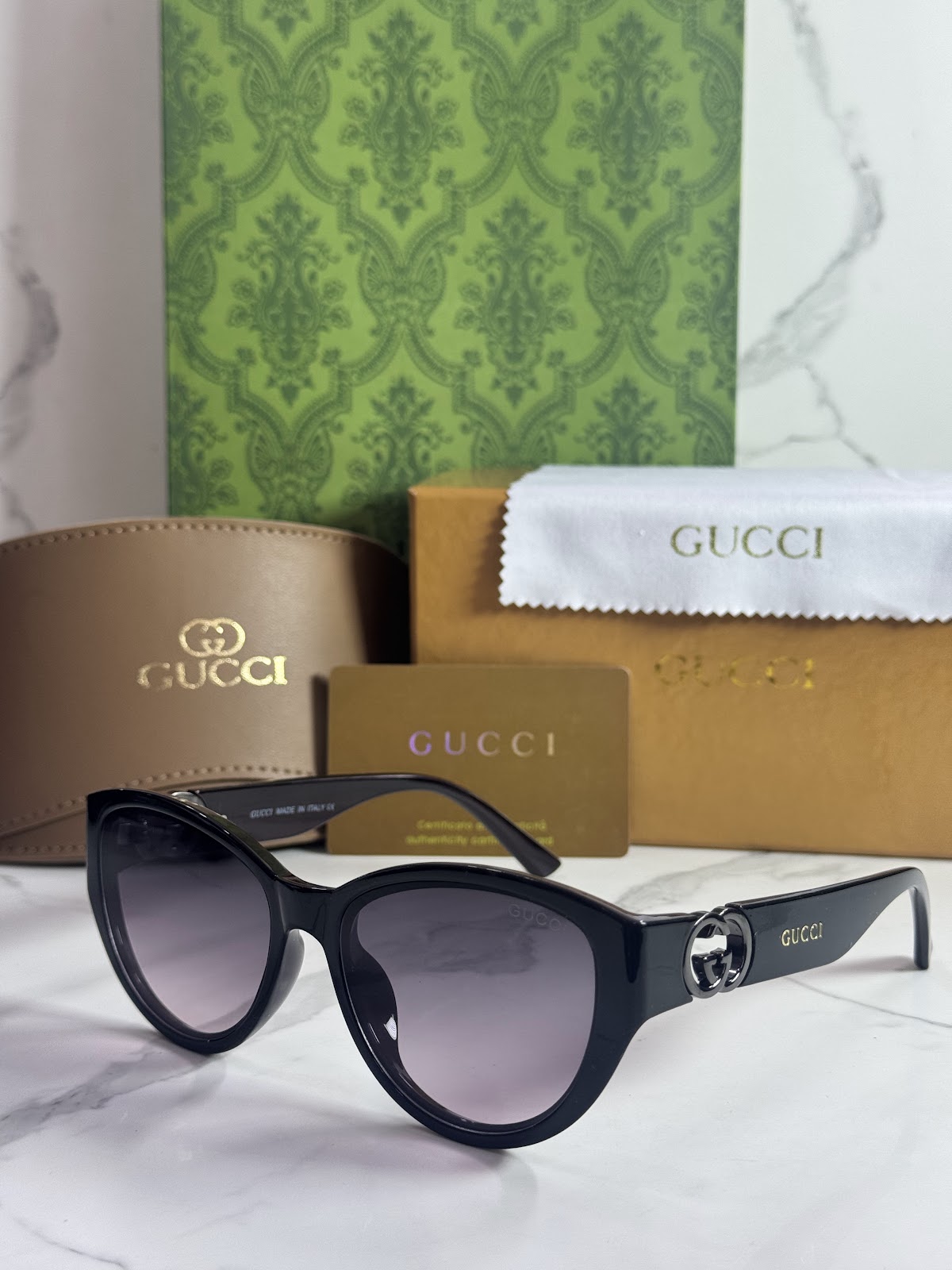 Lentes GUCCI — Ref. LF-L221-0036 con el packaging mostrado en la fotografía
