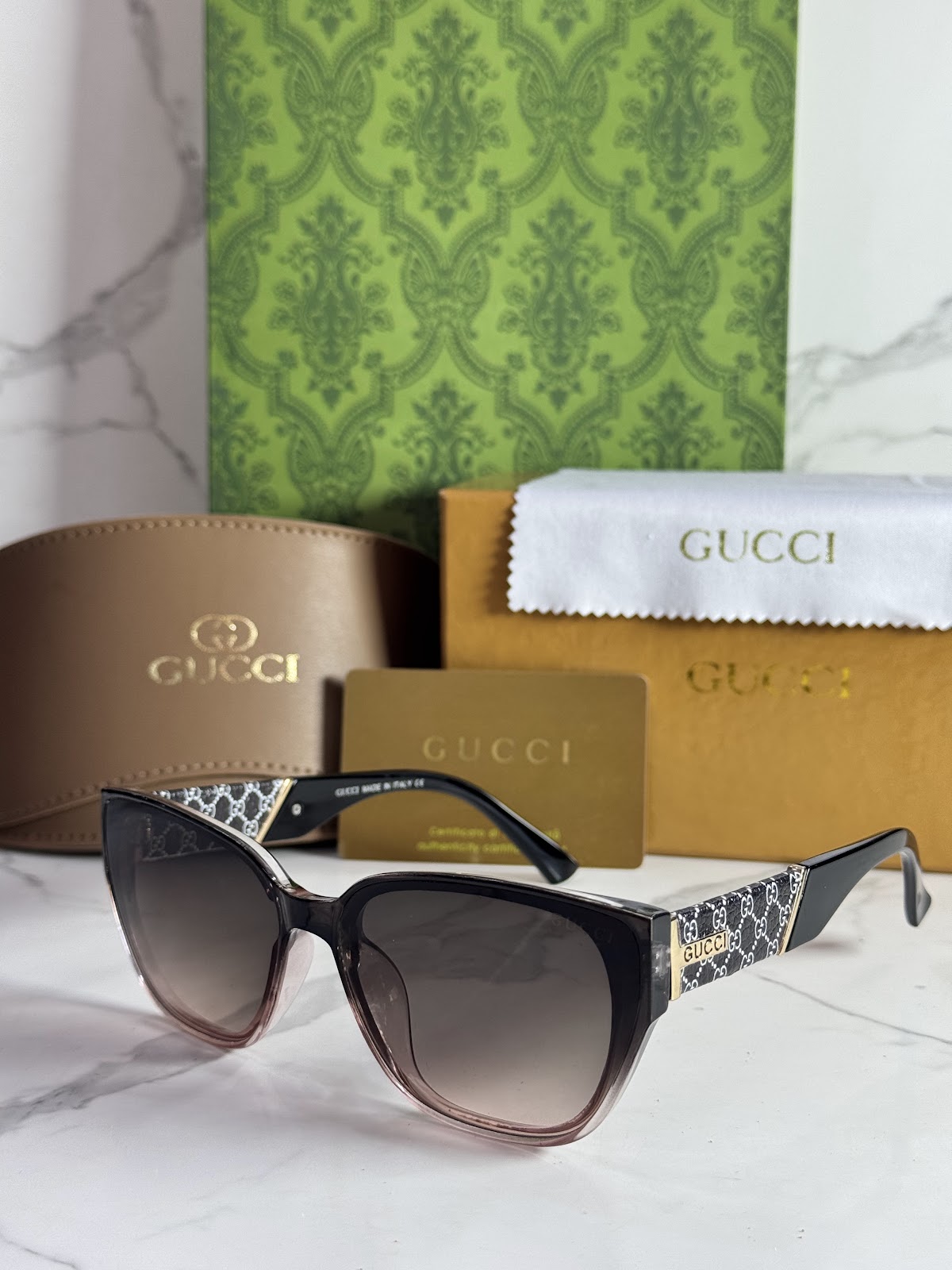 Lentes GUCCI — Ref. LF-L221-0038 con el packaging mostrado en la fotografía