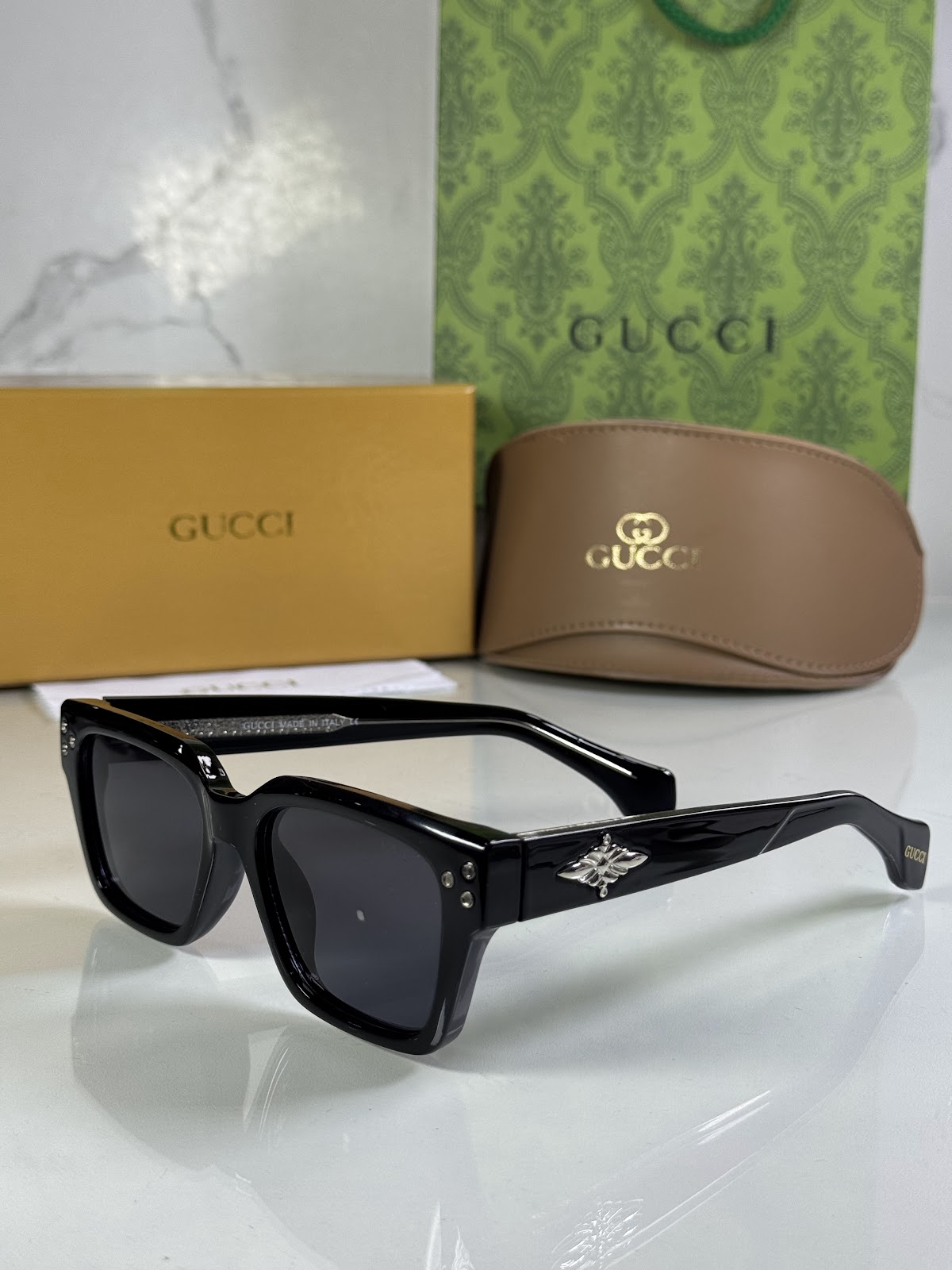 Lentes GUCCI — Ref. LF-L221-0061 con el packaging mostrado en la fotografía