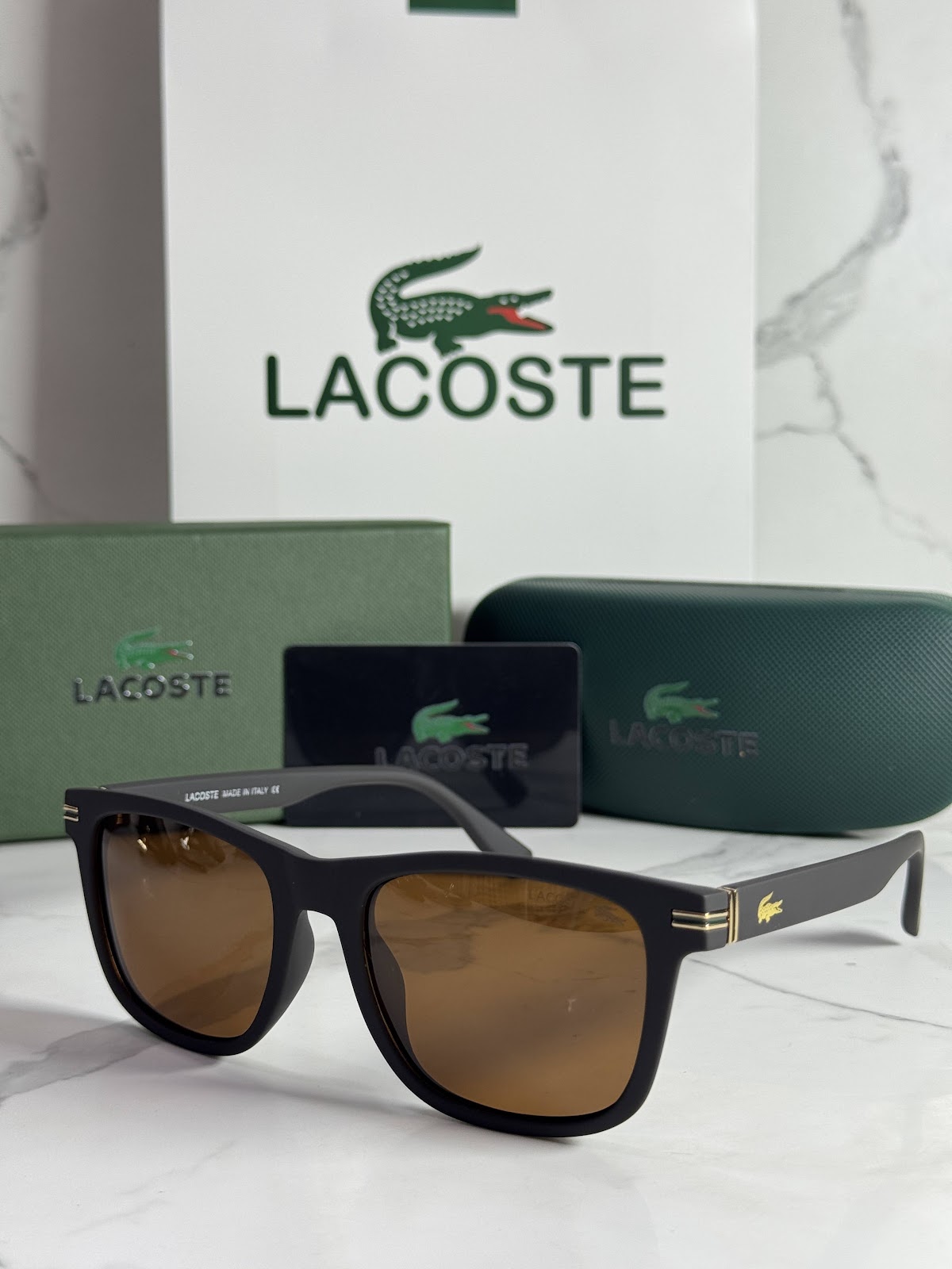 Lentes LACOSTE — Ref. LF-L233-0010 con el packaging mostrado en la fotografía
