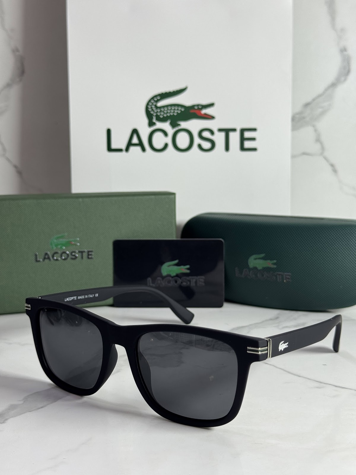 Lentes LACOSTE — Ref. LF-L233-0014 con el packaging mostrado en la fotografía