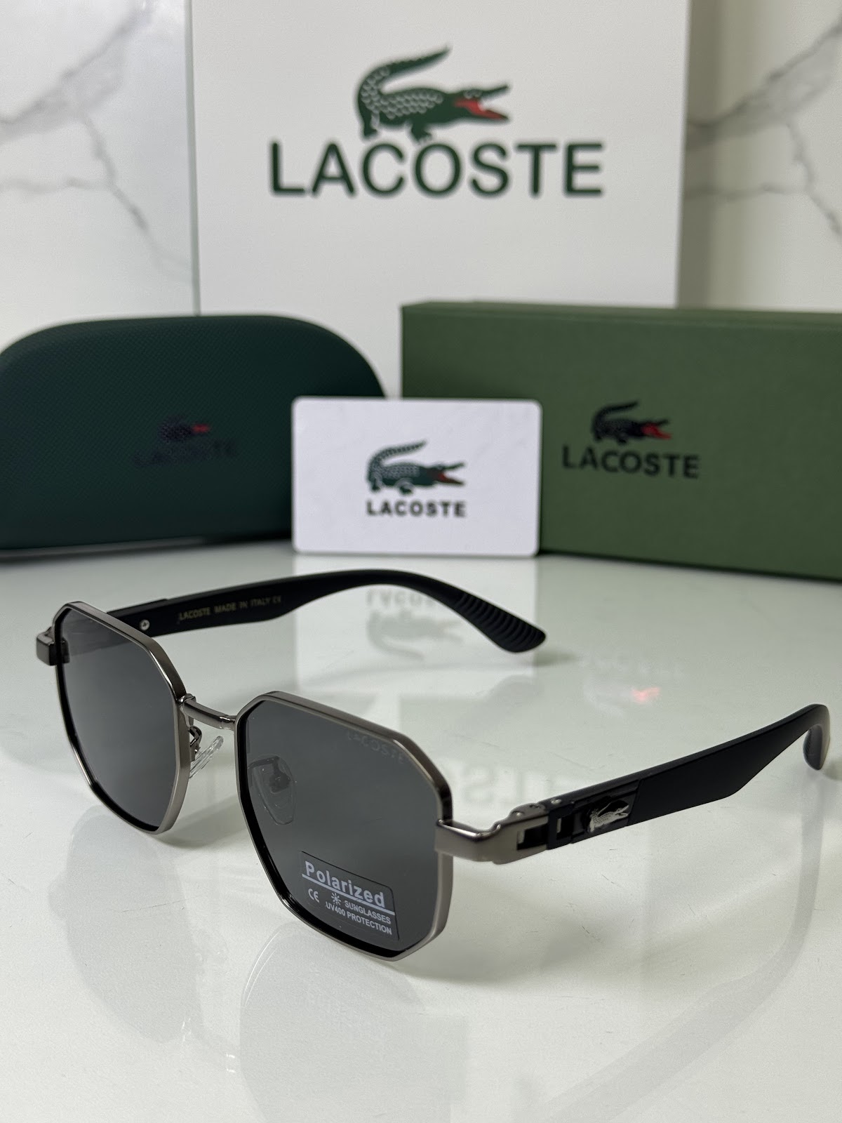 Lentes LACOSTE — Ref. LF-L233-0038 con el packaging mostrado en la fotografía