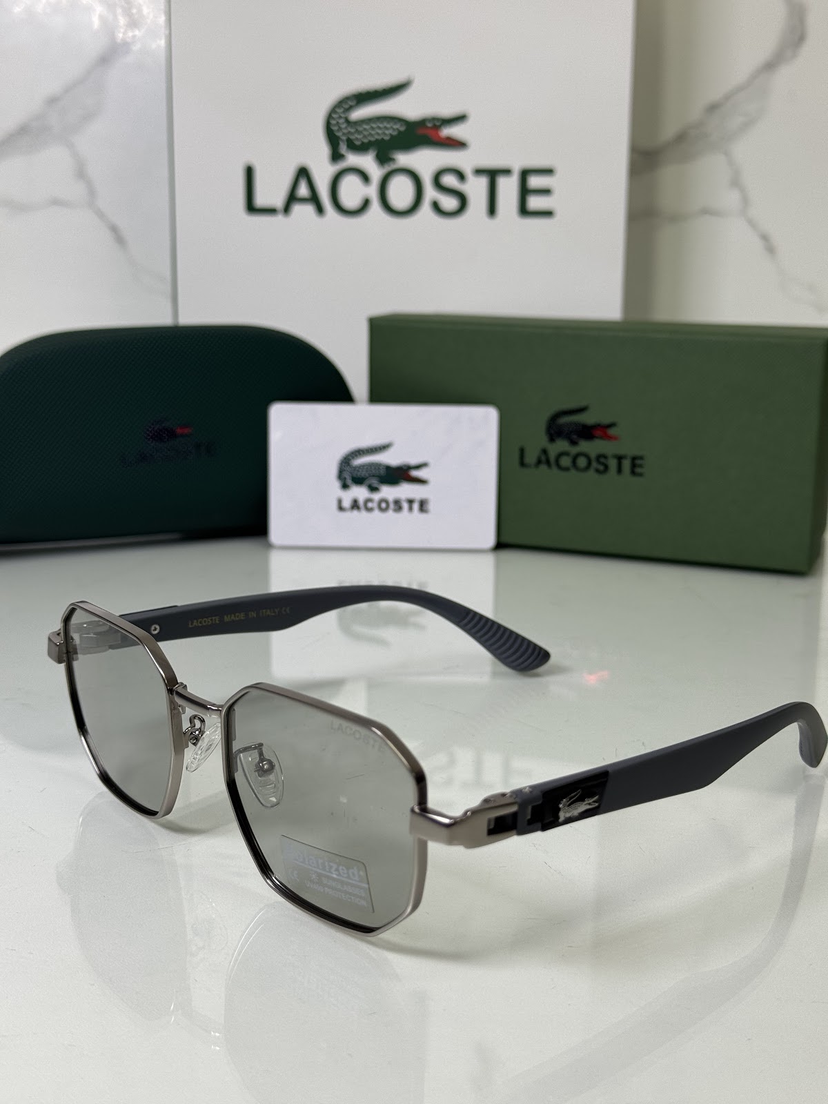 Lentes LACOSTE — Ref. LF-L233-0041 con el packaging mostrado en la fotografía