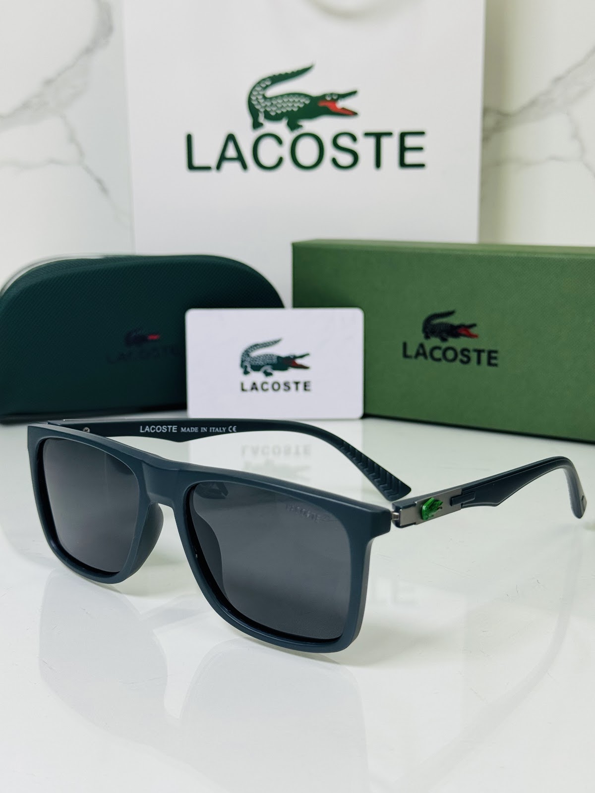 Lentes LACOSTE — Ref. LF-L233-0044 con el packaging mostrado en la fotografía