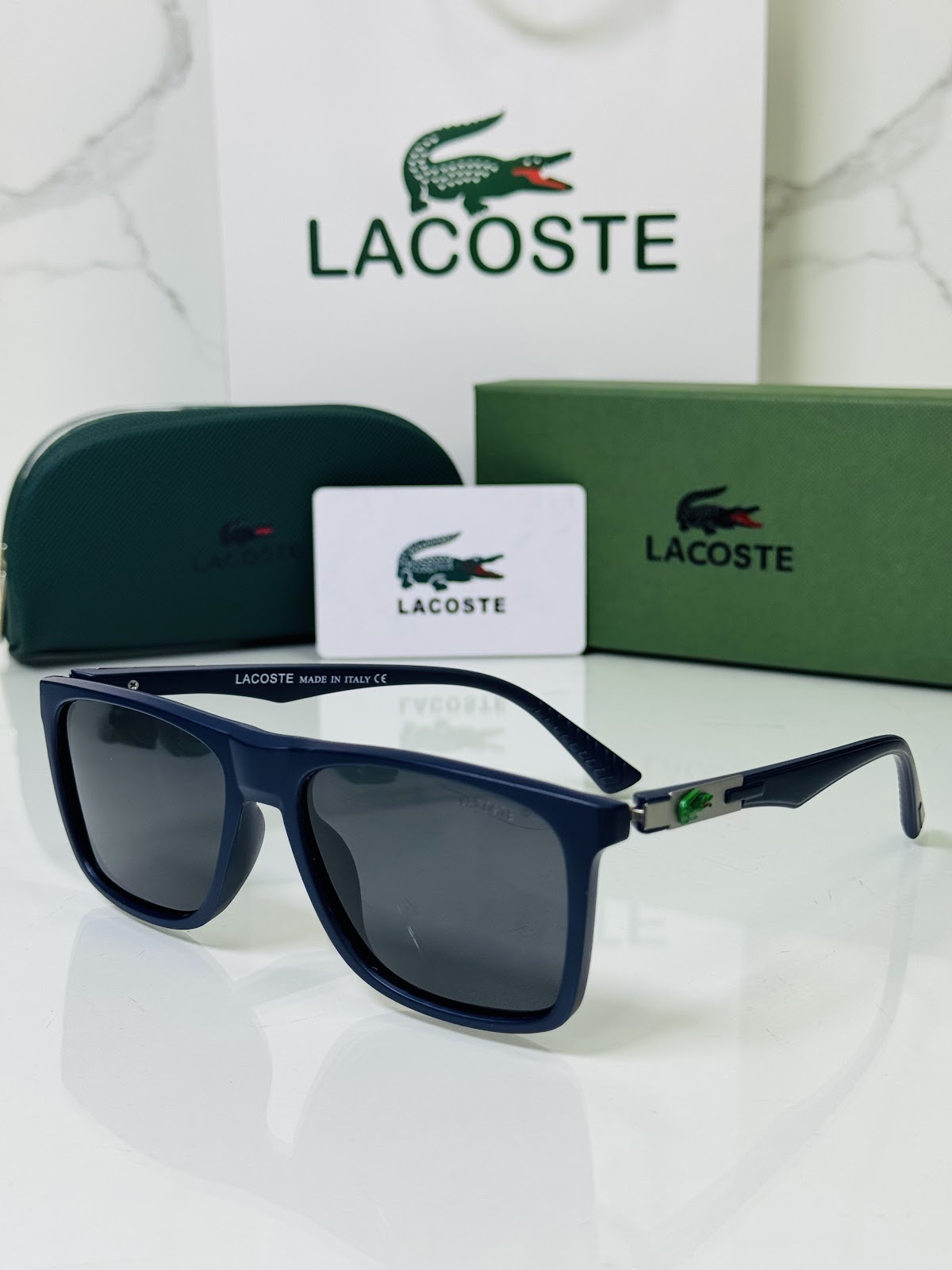 Lentes LACOSTE — Ref. LF-L233-0046 con el packaging mostrado en la fotografía