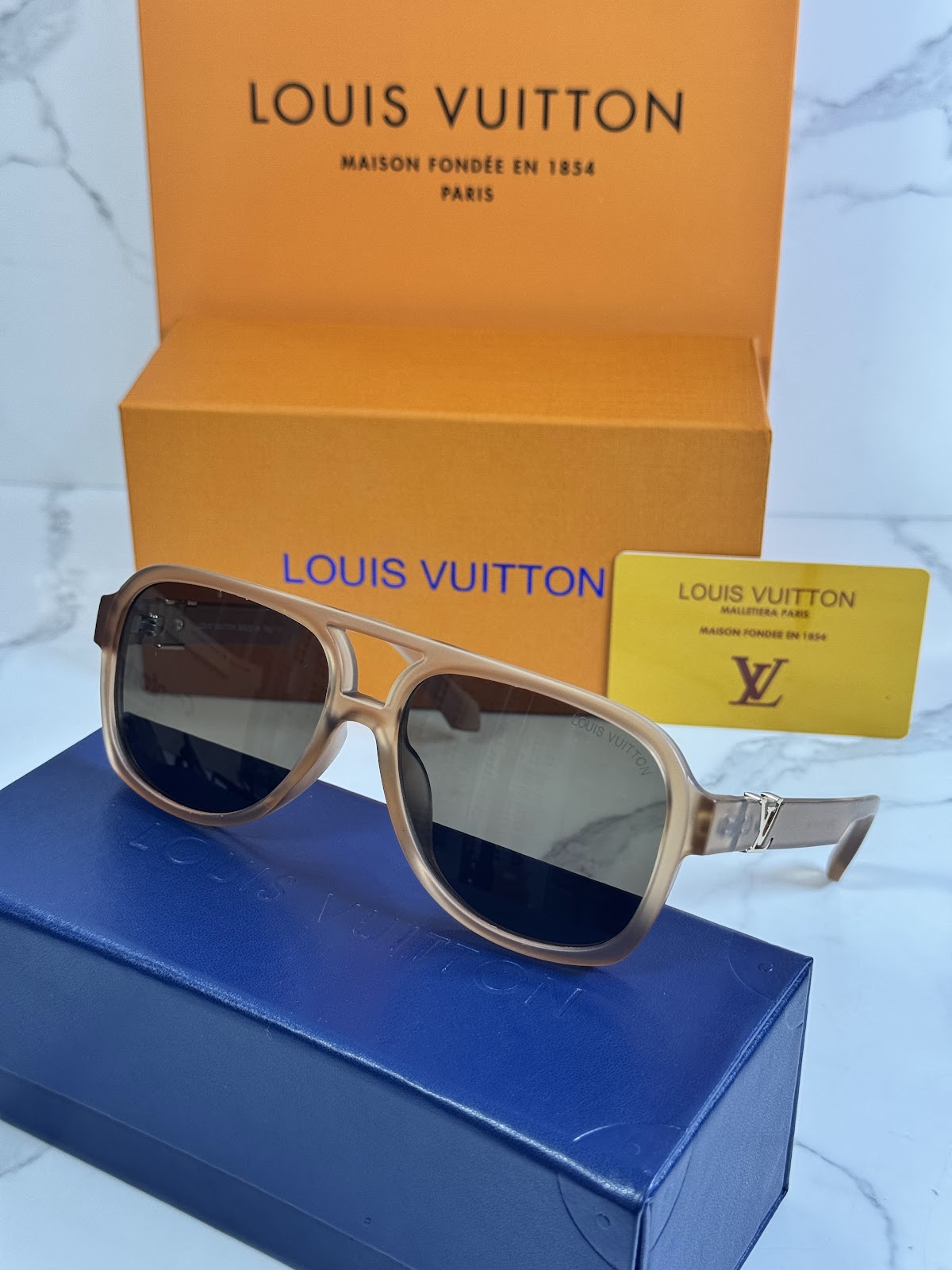 Lentes LOUIS VUITTON — Ref. LF-L225-0005 con el packaging mostrado en la fotografía