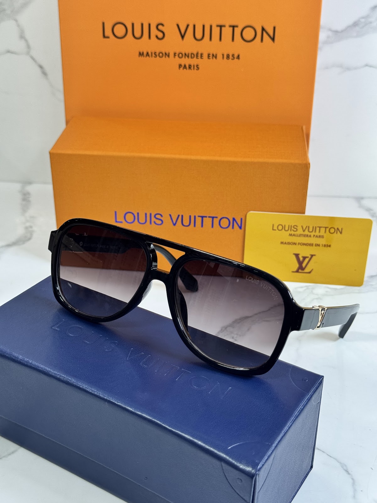 Lentes LOUIS VUITTON — Ref. LF-L225-0008 con el packaging mostrado en la fotografía