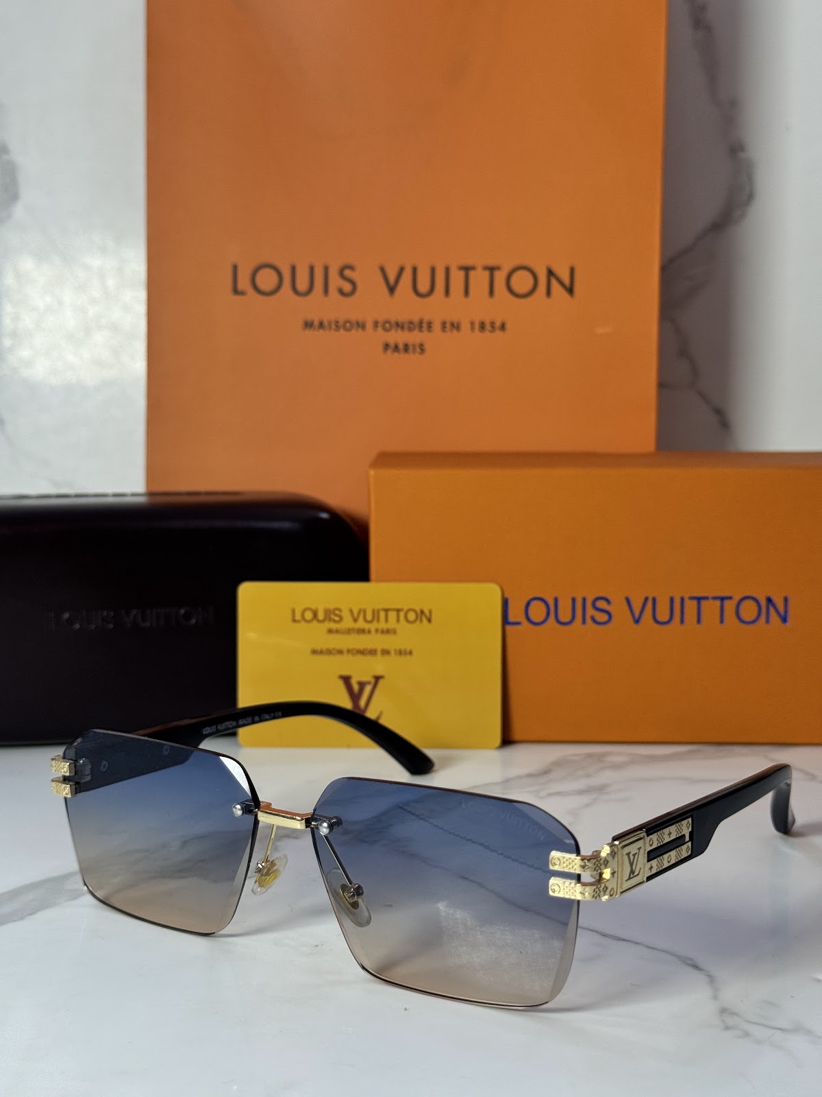 Lentes LOUIS VUITTON — Ref. LF-L225-0011 con el packaging mostrado en la fotografía