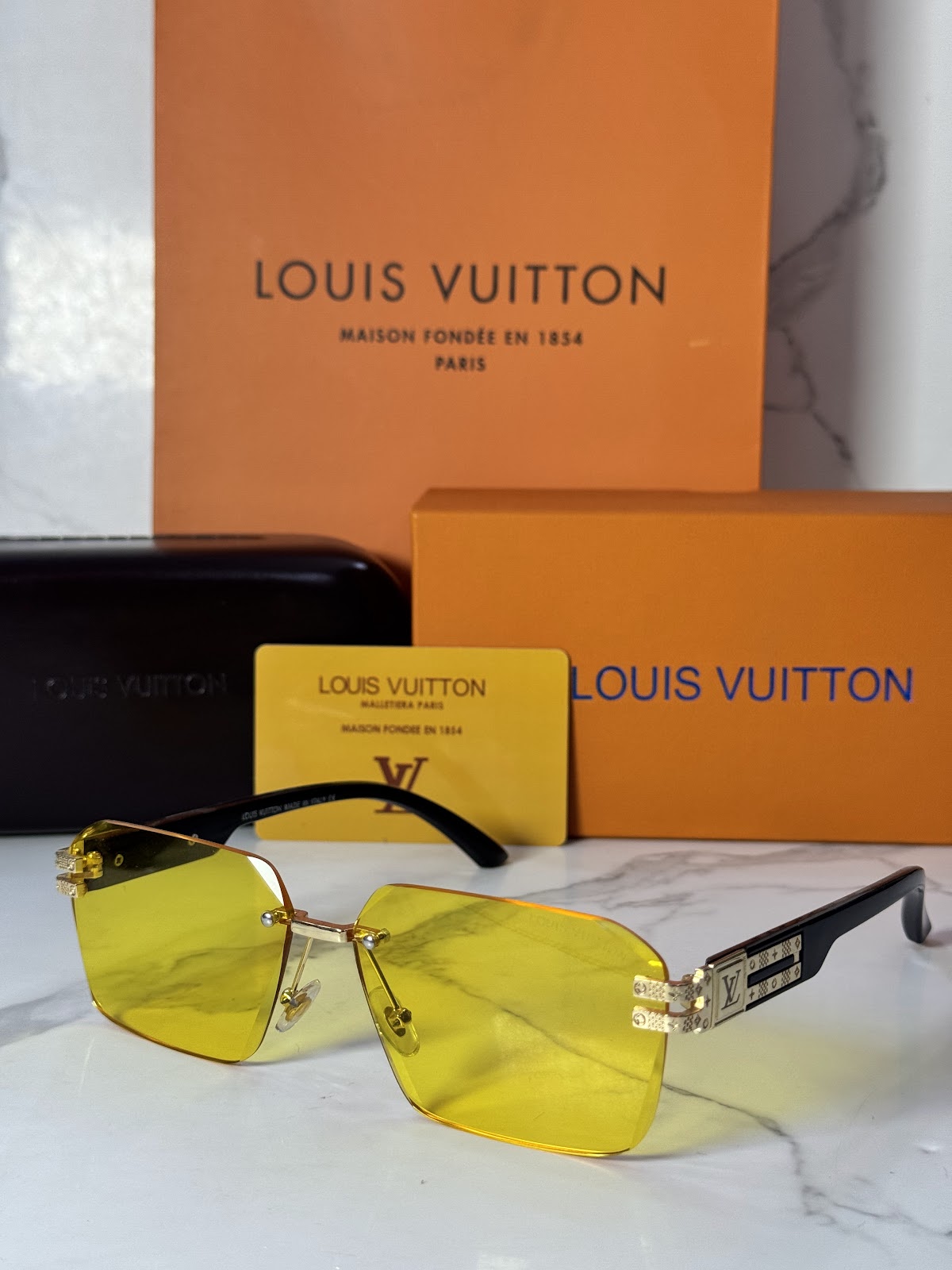 Lentes LOUIS VUITTON — Ref. LF-L225-0013 con el packaging mostrado en la fotografía