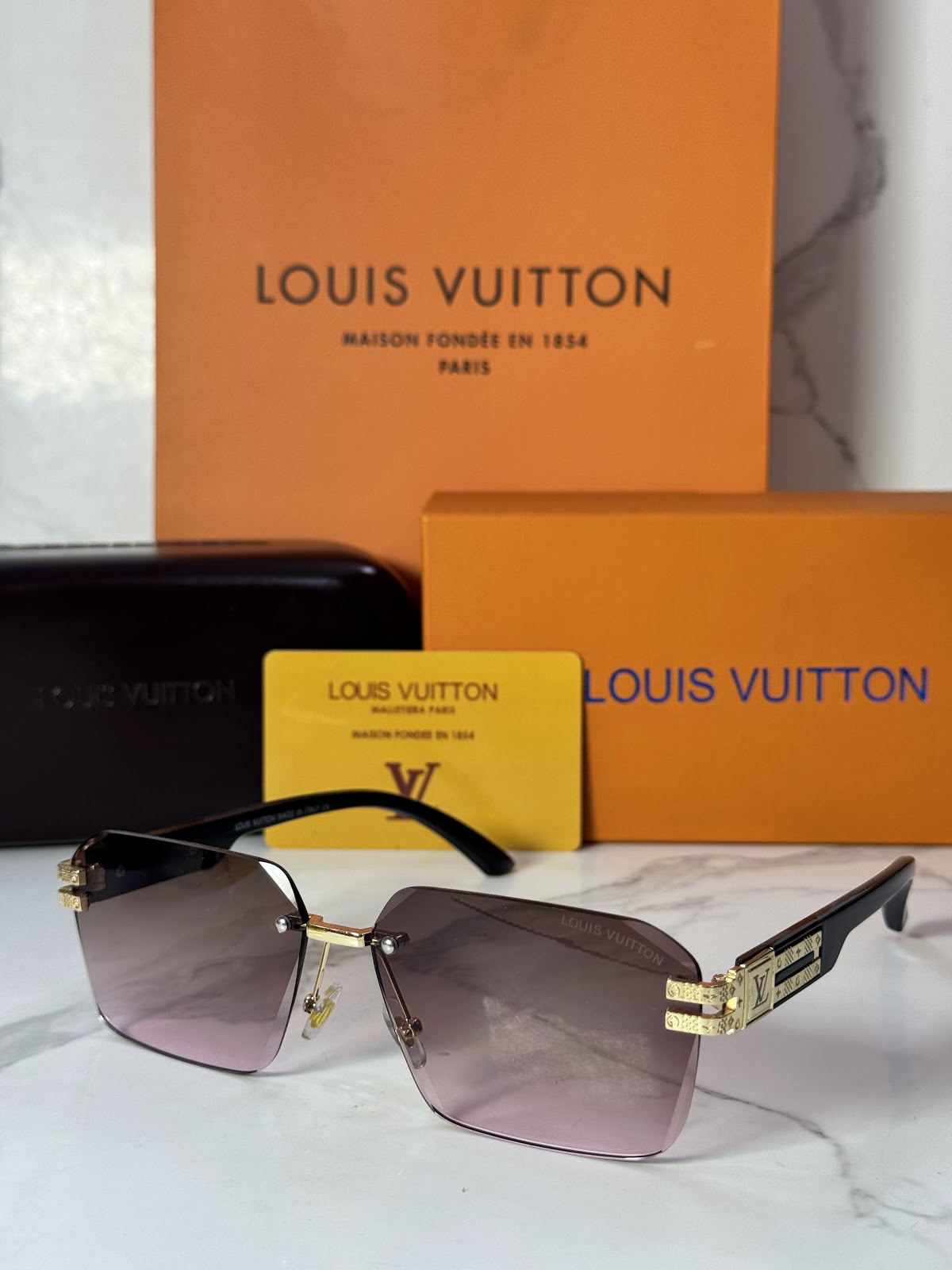Lentes LOUIS VUITTON — Ref. LF-L225-0014 con el packaging mostrado en la fotografía