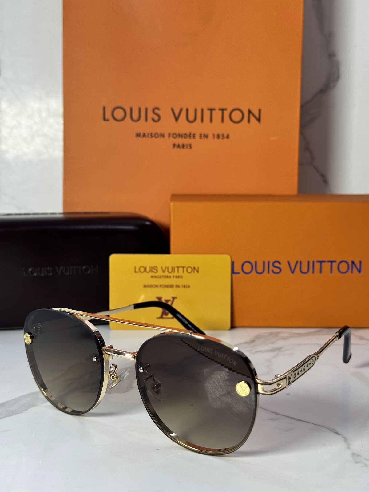 Lentes LOUIS VUITTON — Ref. LF-L225-0018 con el packaging mostrado en la fotografía
