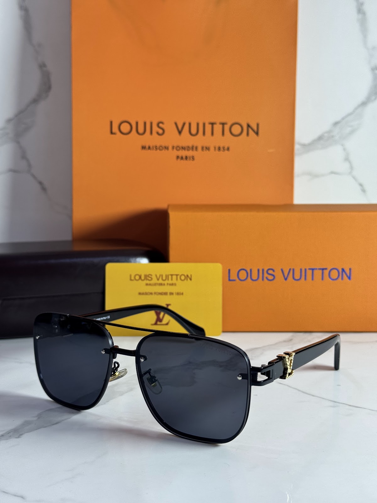 Lentes LOUIS VUITTON — Ref. LF-L225-0022 con el packaging mostrado en la fotografía